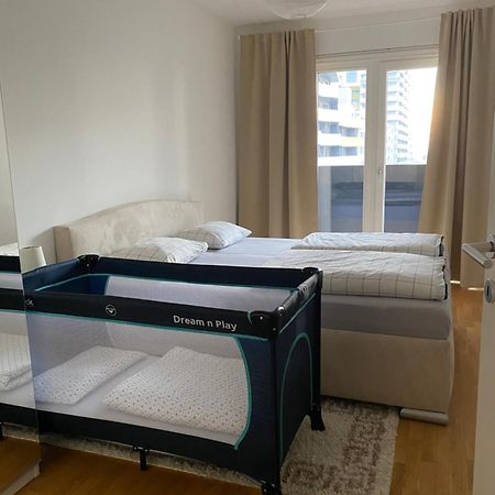 2 Bedroom Apartment Next To Metro U1 And Garage Parking Виена Екстериор снимка