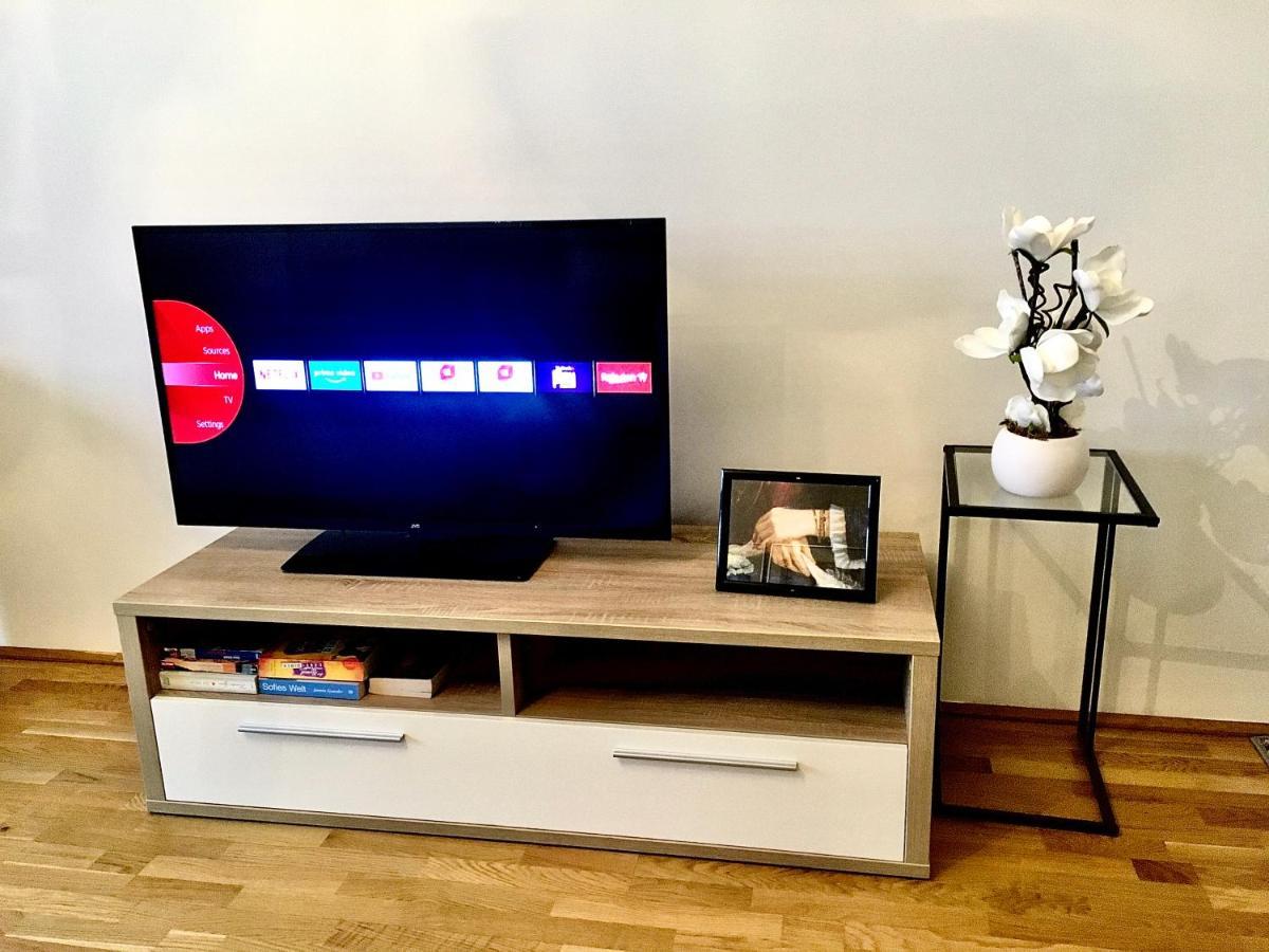 2 Bedroom Apartment Next To Metro U1 And Garage Parking Виена Екстериор снимка