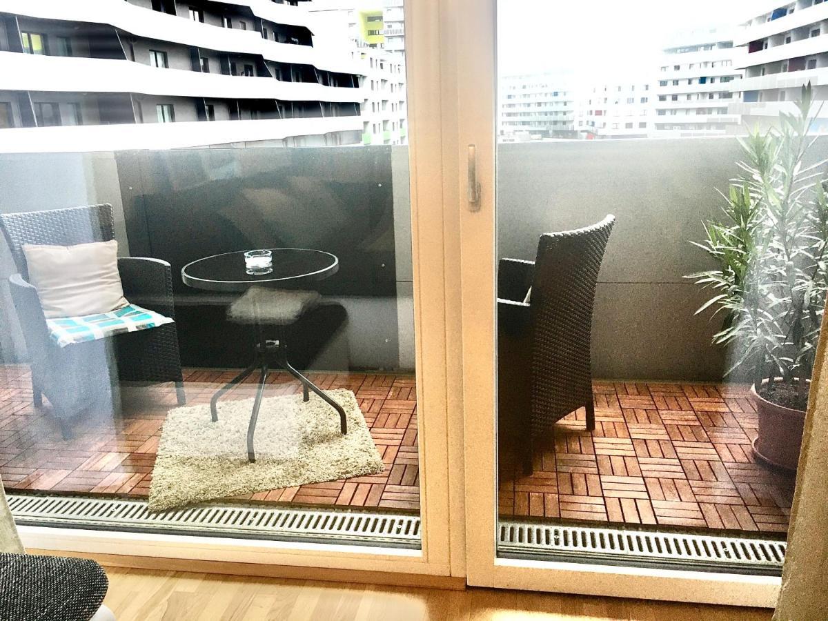 2 Bedroom Apartment Next To Metro U1 And Garage Parking Виена Екстериор снимка