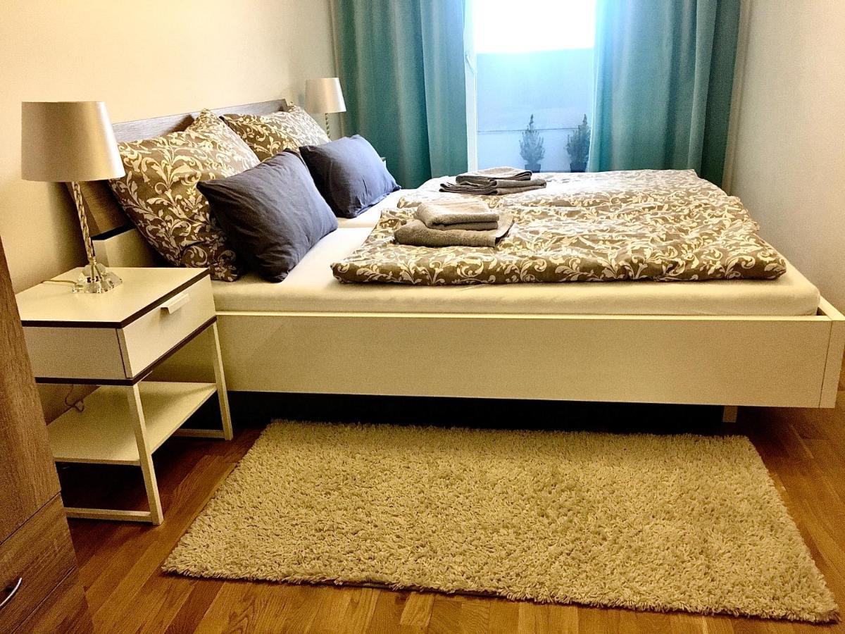 2 Bedroom Apartment Next To Metro U1 And Garage Parking Виена Екстериор снимка