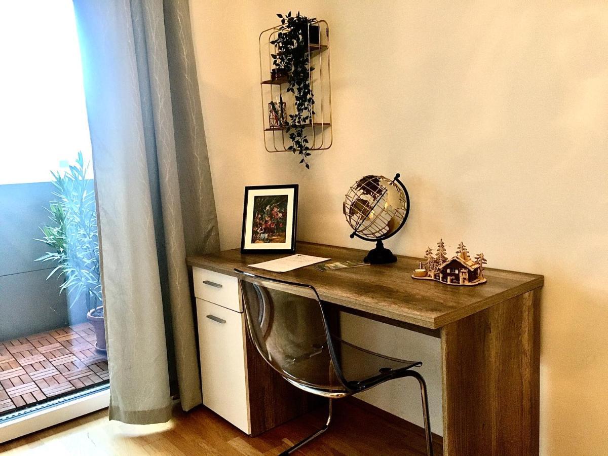 2 Bedroom Apartment Next To Metro U1 And Garage Parking Виена Екстериор снимка