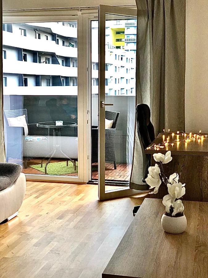 2 Bedroom Apartment Next To Metro U1 And Garage Parking Виена Екстериор снимка