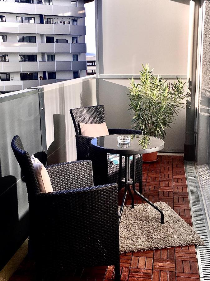 2 Bedroom Apartment Next To Metro U1 And Garage Parking Виена Екстериор снимка