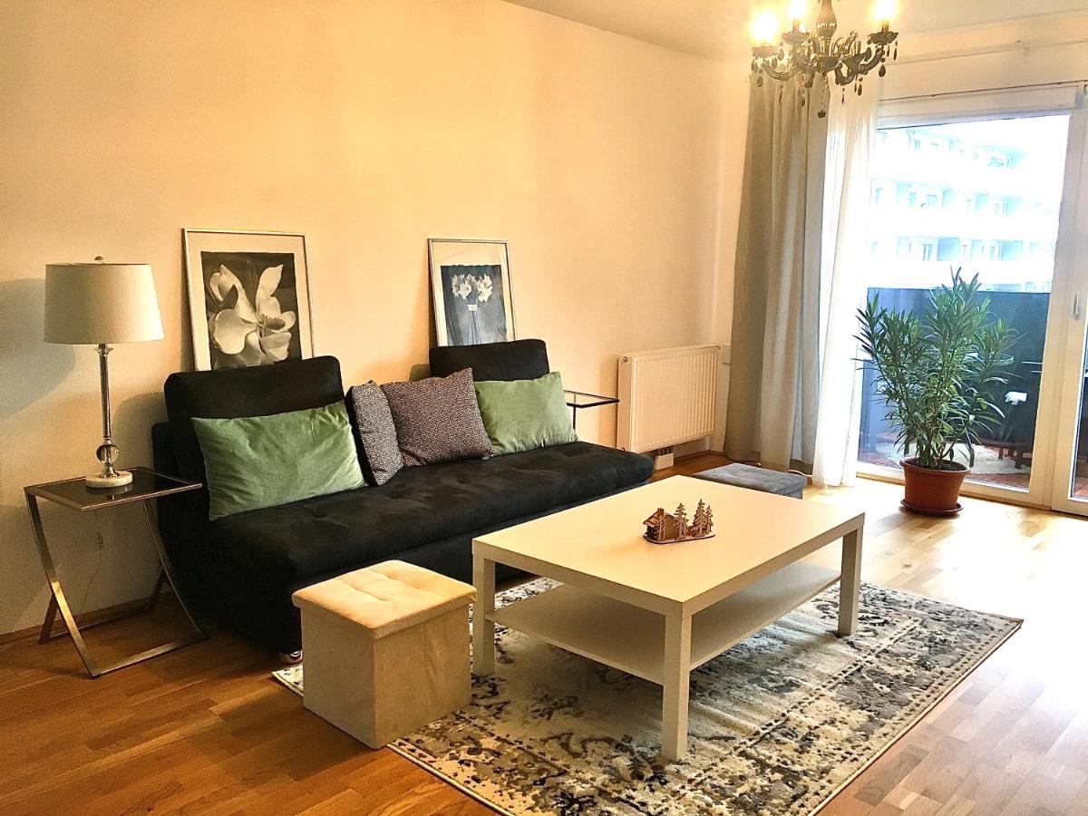 2 Bedroom Apartment Next To Metro U1 And Garage Parking Виена Екстериор снимка