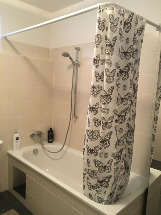 2 Bedroom Apartment Next To Metro U1 And Garage Parking Виена Екстериор снимка