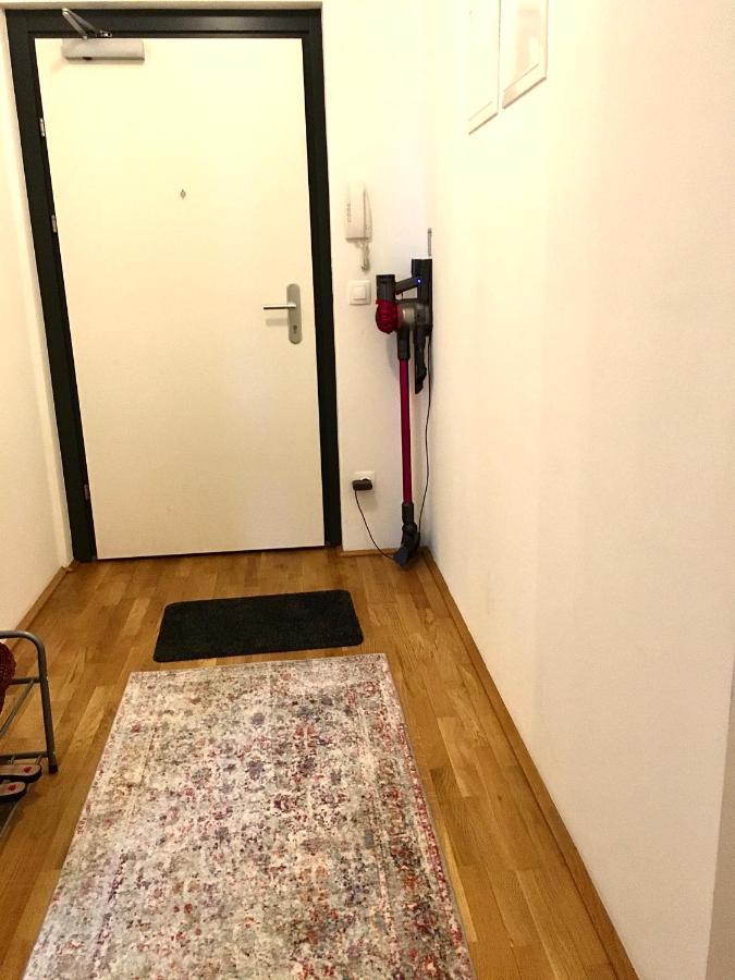 2 Bedroom Apartment Next To Metro U1 And Garage Parking Виена Екстериор снимка