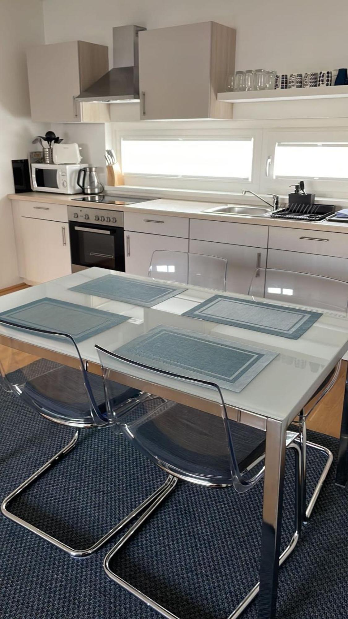 2 Bedroom Apartment Next To Metro U1 And Garage Parking Виена Екстериор снимка